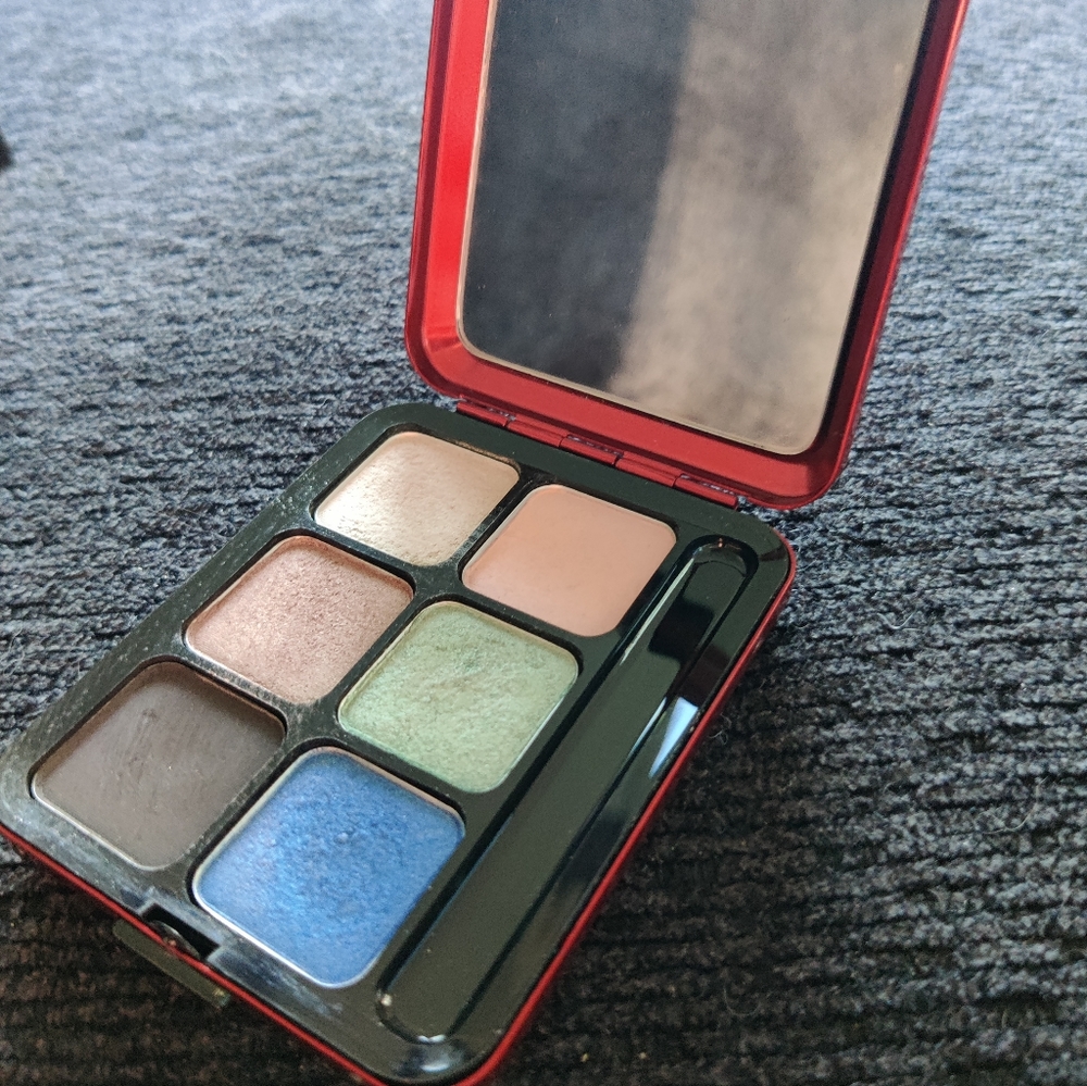 MAC Cosmetics Devoted Poppy: 6 Classic Eyes Eyeshadow Palette